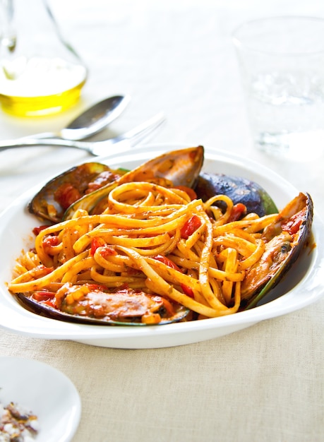 Fettucine com Mexilhão ao Molho de Tomate