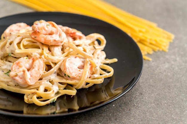 Fettucini-Nudeln mit Garnelen