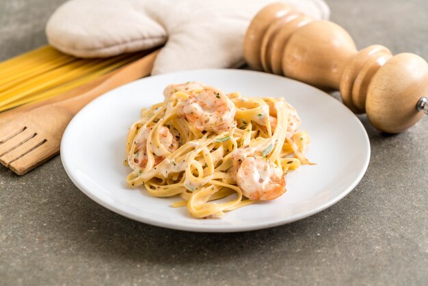 Fettucini-Nudeln mit Garnelen