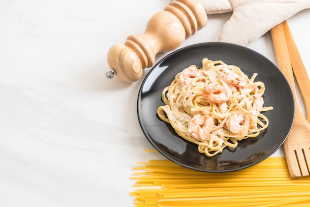 Fettucini-Nudeln mit Garnelen