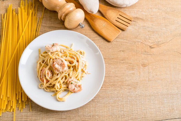 Fettucini-Nudeln mit Garnelen