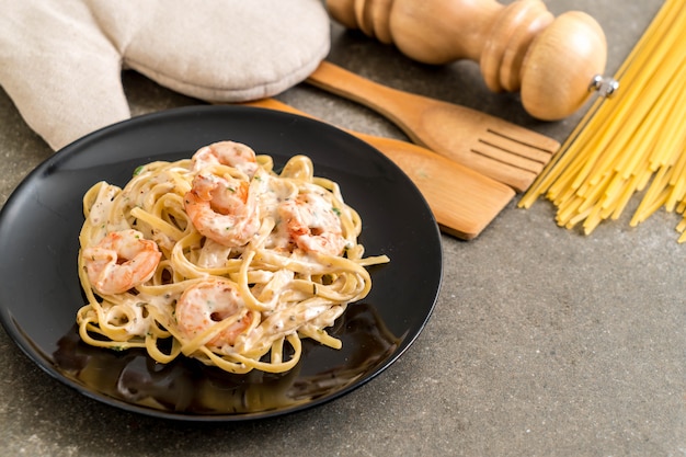 Fettucini-Nudeln mit Garnelen