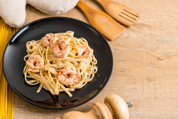 Fettucini-Nudeln mit Garnelen