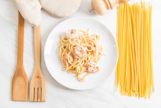 Fettucini-Nudeln mit Garnelen