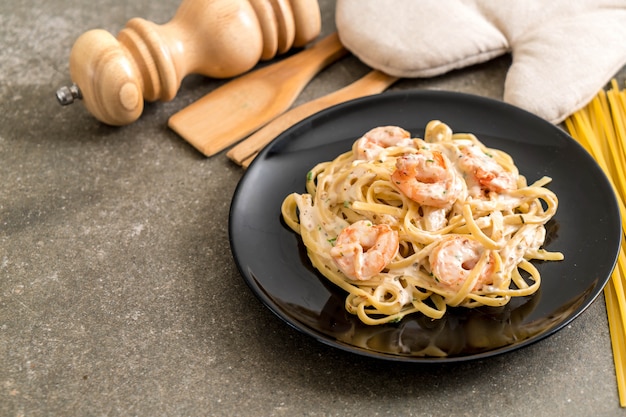 Fettucini-Nudeln mit Garnelen