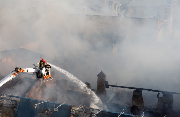 Feuer in einem dreistöckigen Haus in Kiew