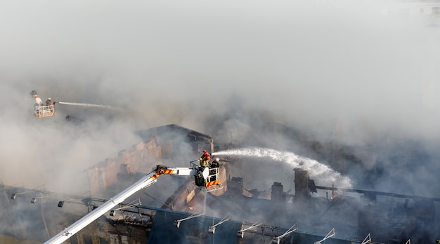 Feuer in einem dreistöckigen Haus in Kiew