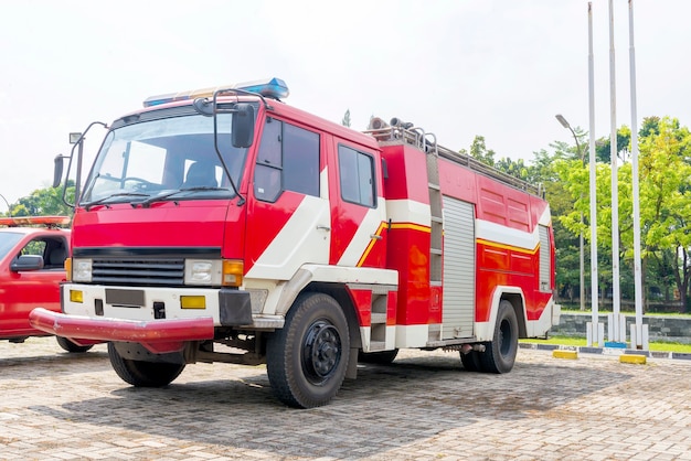 Feuerwehr-LKW geparkt auf der Feuerwache