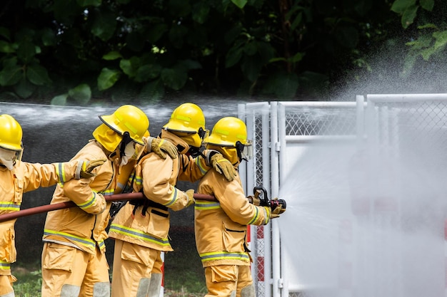 Feuerwehrmann auf dem Feuer