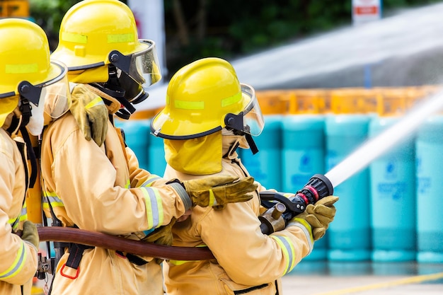 Feuerwehrmann auf dem Feuer