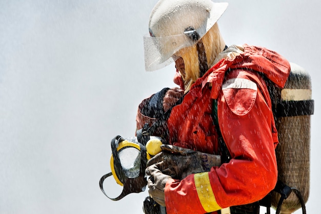 Foto feuerwehrmann während des trainings