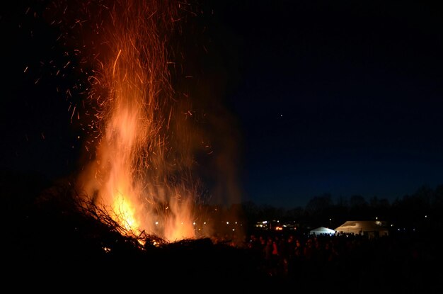 Foto feuerwerk am nachthimmel