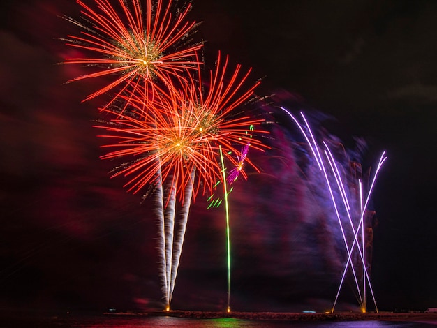 Feuerwerk am Strand von Barcelona.