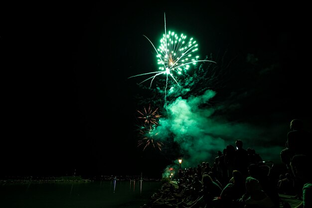 Foto feuerwerk in der nacht