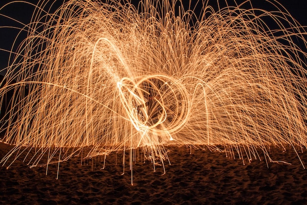 Foto feuerwerk in der nacht