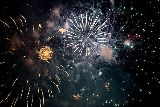 Foto feuerwerk in der nacht