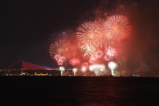 Feuerwerk über dem Bosporus