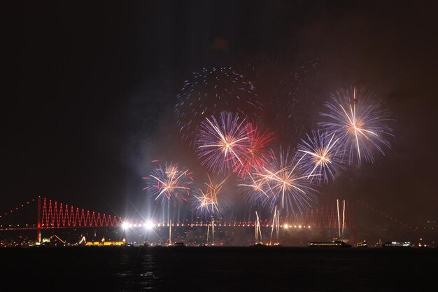 Feuerwerk über dem Bosporus