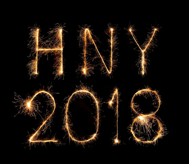 Feuerwerk vor klarem Himmel während des Neujahrs in der Nacht
