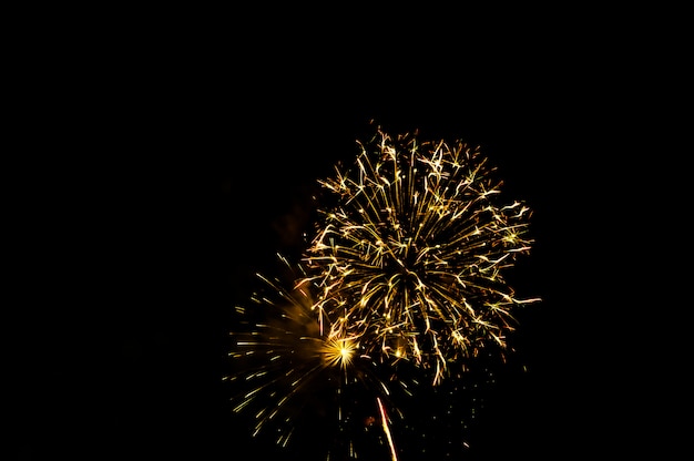 Feuerwerke erhellen den Himmel