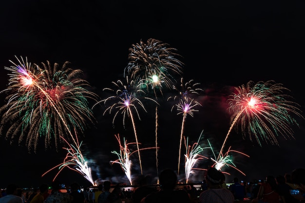 Foto feuerwerksfestival in pattaya, thailand