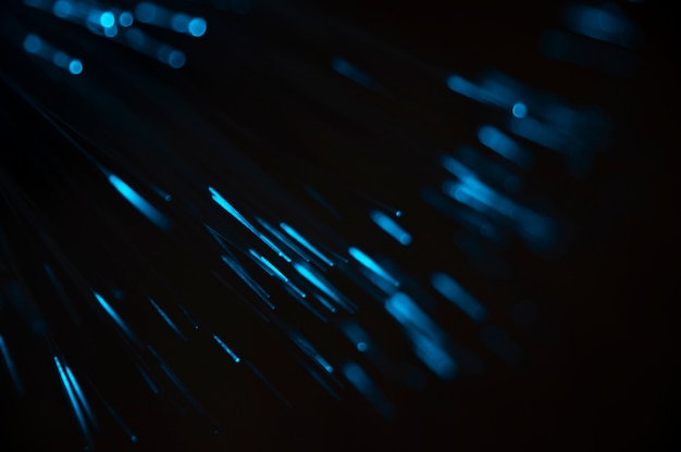 Foto fibra óptica de alta velocidad con luz azul.