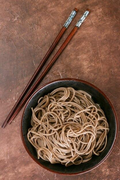 Fideos de alforfón soba: un plato tradicional de la cocina asiática.