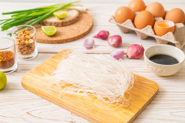 fideos de arroz con ingredientes