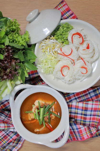 Fideos De Arroz Con Salsa De Pescado