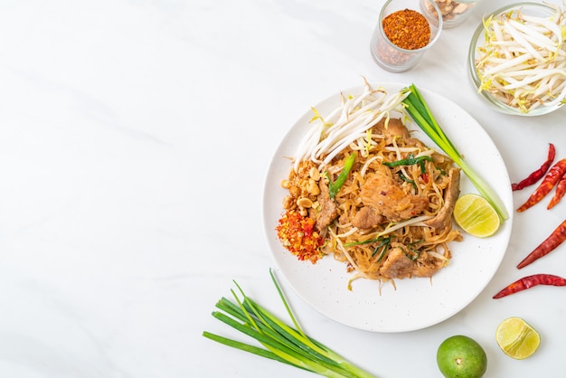 fideos de arroz salteados con carne de cerdo