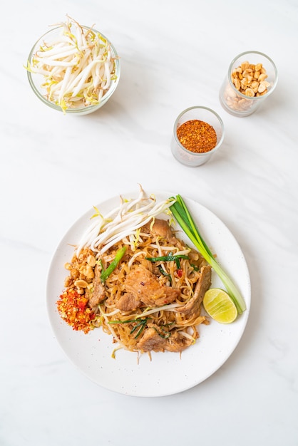 fideos de arroz salteados con carne de cerdo