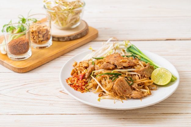 fideos de arroz salteados con cerdo