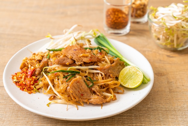 fideos de arroz salteados con cerdo