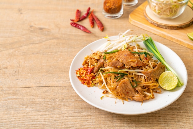 fideos de arroz salteados con cerdo