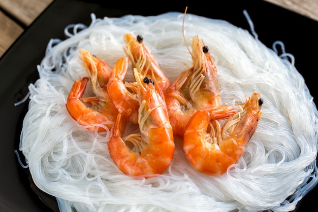 Fideos asiáticos con gambas