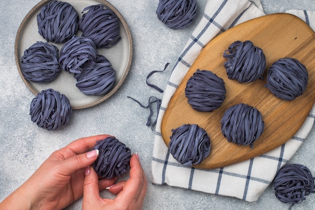 fideos azules con flores anchana