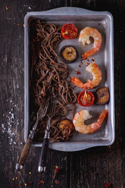 Fideos y camarones Soba