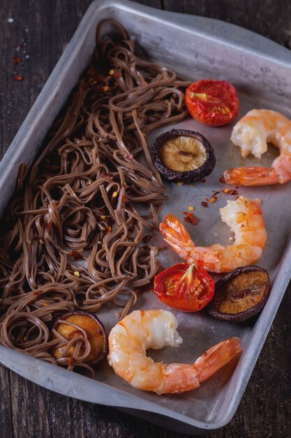 Fideos y camarones Soba