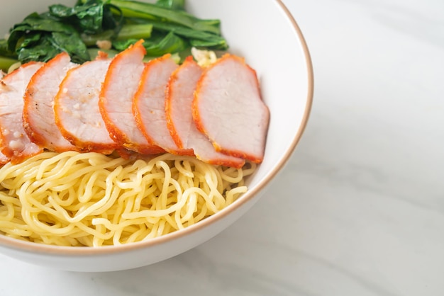 Fideos De Cerdo Rojo A La Barbacoa Con Sopa