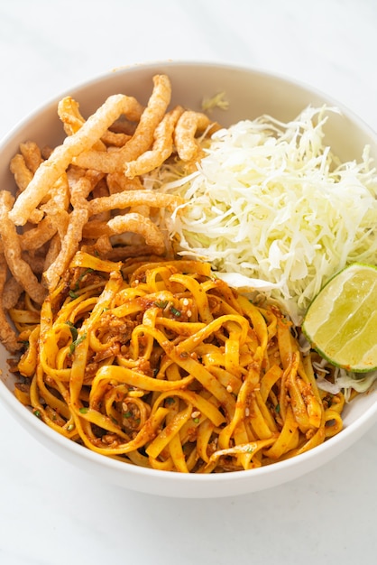 Fideos chinos de Yunnan o Kwa Meng - estilo de comida asiática