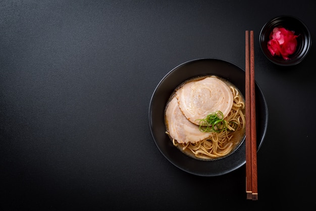 fideos tonkotsu ramen con cerdo chaashu