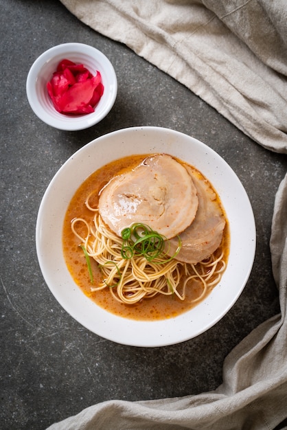 fideos tonkotsu ramen con cerdo chaashu