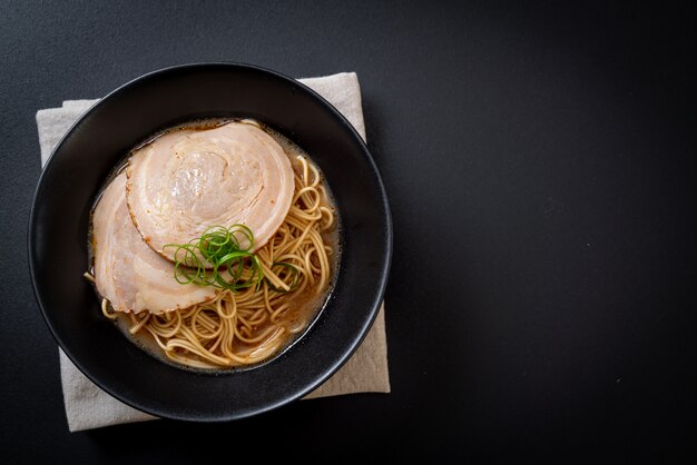 fideos tonkotsu ramen con cerdo chaashu