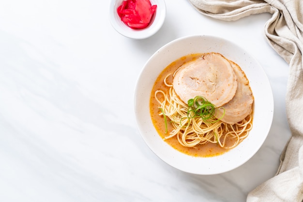 fideos tonkotsu ramen con cerdo chaashu