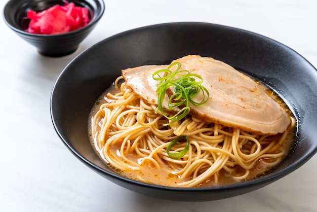 fideos tonkotsu ramen con cerdo chaashu