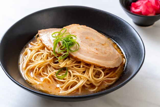 fideos tonkotsu ramen con cerdo chaashu