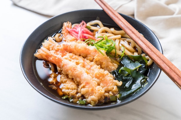 fideos udon ramen con tempura de gambas