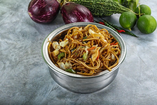 Fideos veganos salteados con verduras