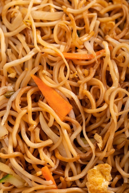 Fideos con verduras verious y macro de huevo