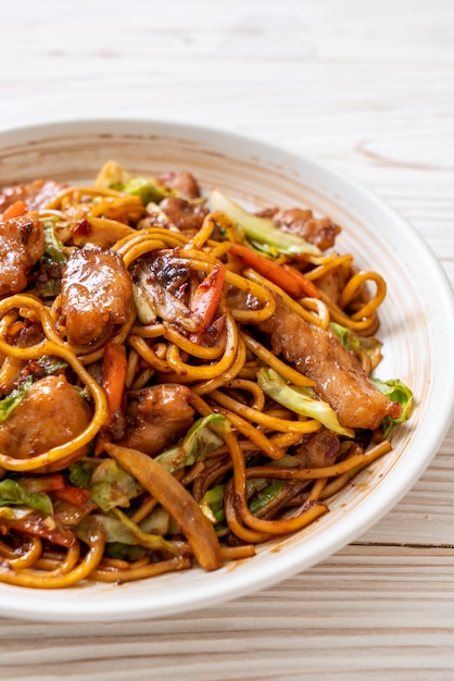 Fideos Yakisoba Salteados Con Cerdo